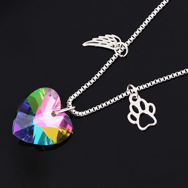 Collier commémoratif avec cœur arc-en-ciel