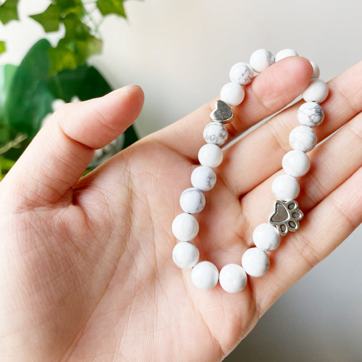 Bracelet en pierre naturelle fait à la main avec un charm en forme de cœur