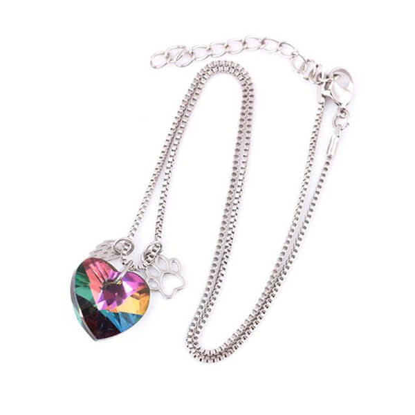 Collier commémoratif avec cœur arc-en-ciel