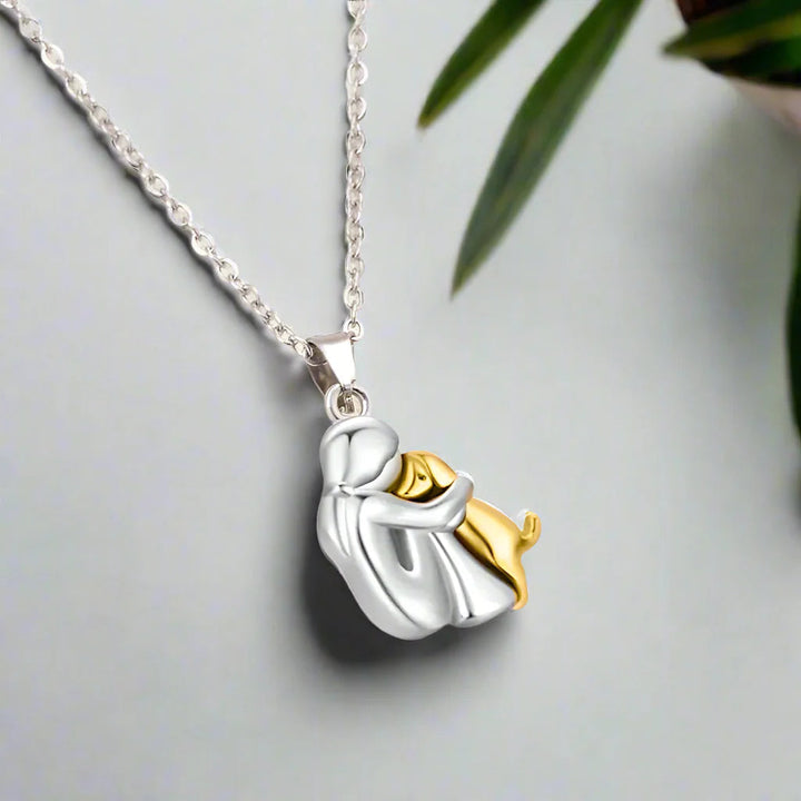 Olivia™ - Collier à pendentif en forme de chien