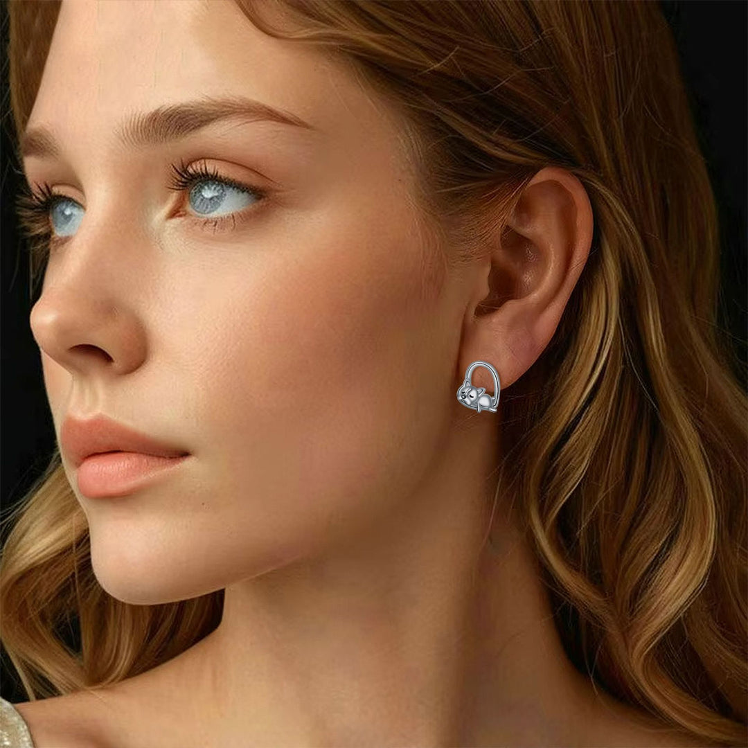 Boucles d'oreilles pendantes avec chiot endormi en argent sterling