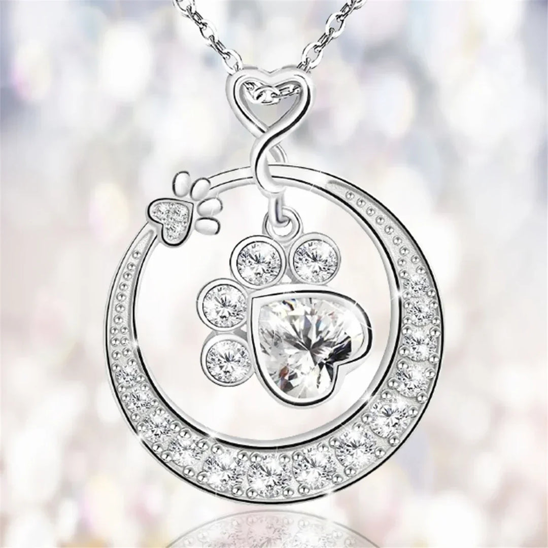 Collier mignon en argent avec patte de chien et zirconia