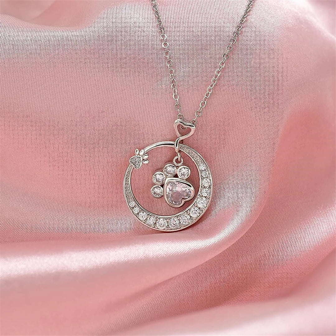 Collier mignon en argent avec patte de chien et zirconia