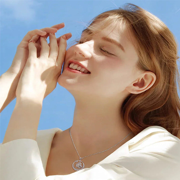 Collier mignon en argent avec patte de chien et zirconia