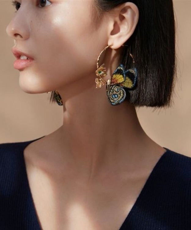 Boucles d'oreilles avec ailes de papillon brodées