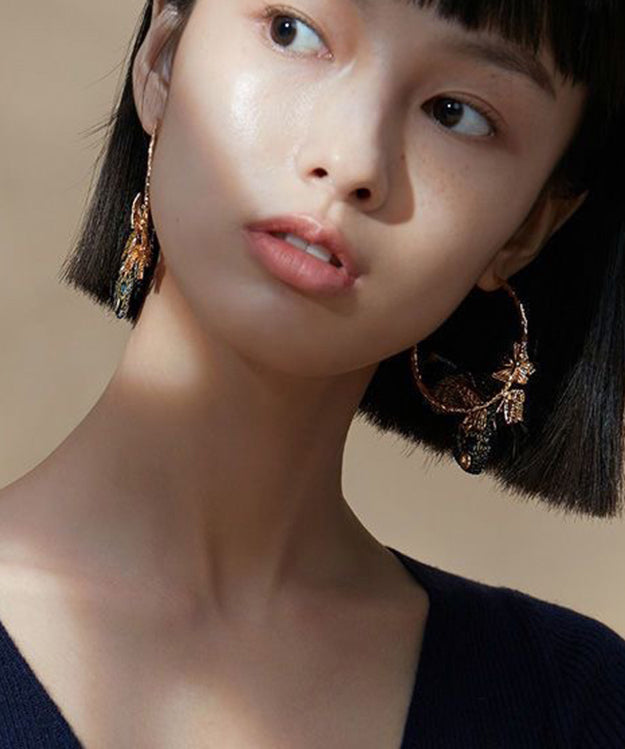 Boucles d'oreilles avec ailes de papillon brodées