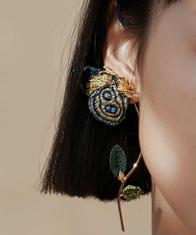 Boucles d'oreilles avec ailes de papillon brodées
